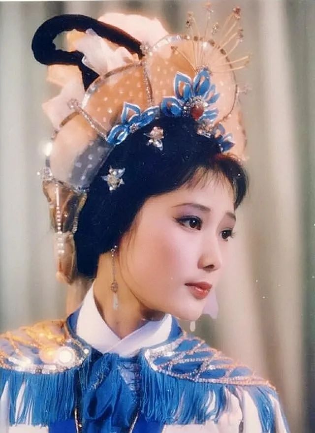 温婉大气，眉眼如画，这12位绝色古典美人，长在了中国人的审美上 - 39