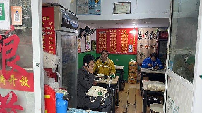 热心市民黄先生今天在录的时候到底打卡了上海多少地方？地铁站、饺子馆... - 1