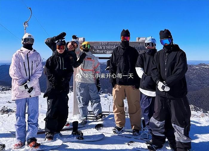 “沪上皇”秦奋苦练滑雪，空中翻腾很帅，和王思聪同样优秀 - 16