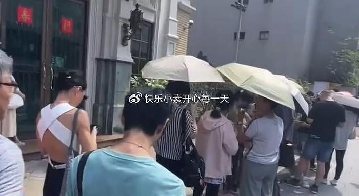 S hotel酒店低价抛售床垫 被子 电视机，大S粉丝排长队抢购 - 2