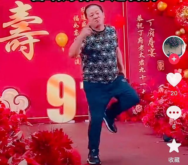 53岁“谢广坤”现身商演，又唱又跳动作夸张，卖力演出表情丰富 - 3