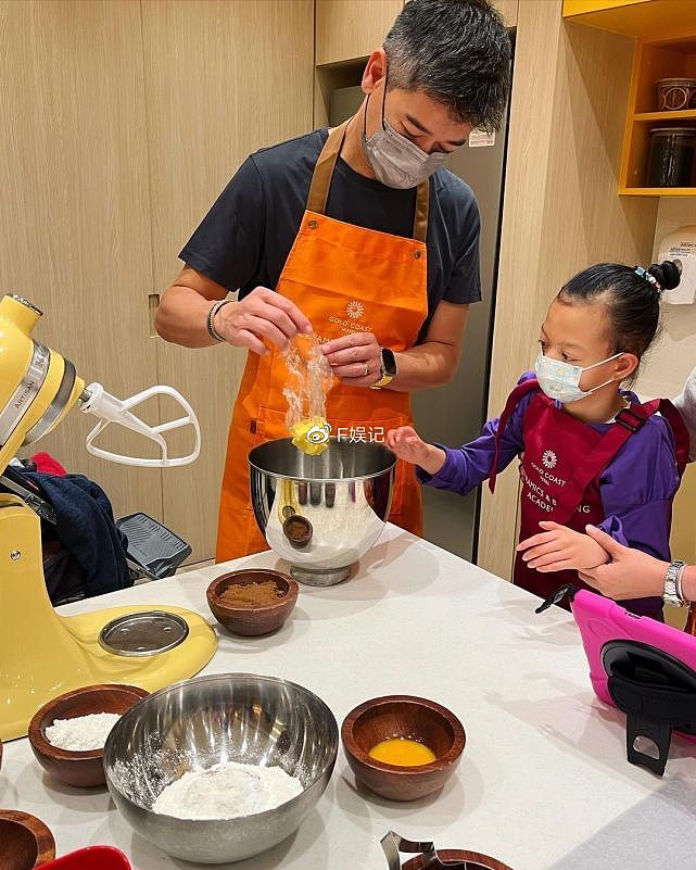 钟丽淇汤盈盈带上各自孩子享受亲子乐 一起下厨和制作陶艺很开心 - 4