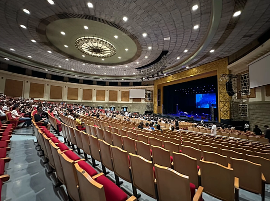 暴雪音乐会北京场观众爆满，现场观众齐声大骂鲍比·考迪克 - 4
