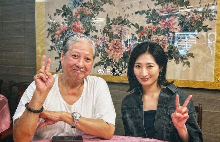 71岁洪金宝和日本女星开心合影：消瘦和苍老很多，但精神奕奕 - 7