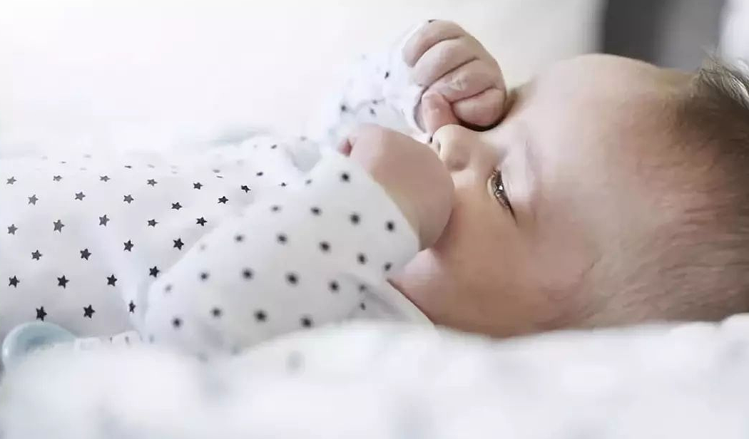宝宝刚睡醒又打哈欠，是没睡饱吗？这或许是大脑发育优秀的标志 - 2