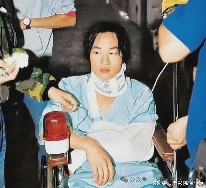 陈奕迅中暑休克缝30针！他意外不断，曾撞伤下体，现在穿宽松裤子 - 14