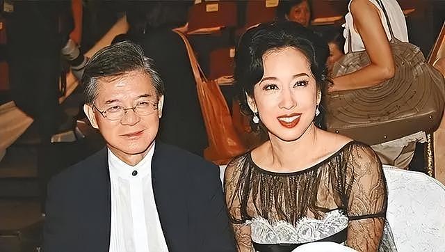 朱玲玲陪罗康瑞巡视上海产业，霍启人随行，与身家百亿继父关系好 - 20