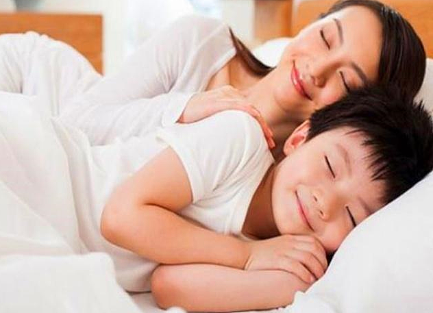 孩子睡觉时的4个常见表现，看似很可爱，身体却可能有不适感 - 6