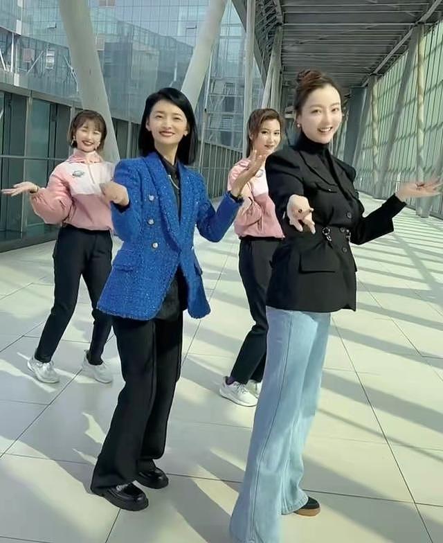 安徽台四位美女主持同框跳舞，余声身材引争议，马滢被赞不老女神 - 9