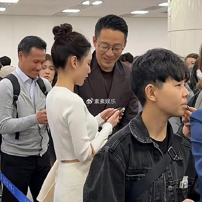 汪小菲正式公开未婚妻合照，两人搂肩对视甜笑，夫妻相很浓 - 7