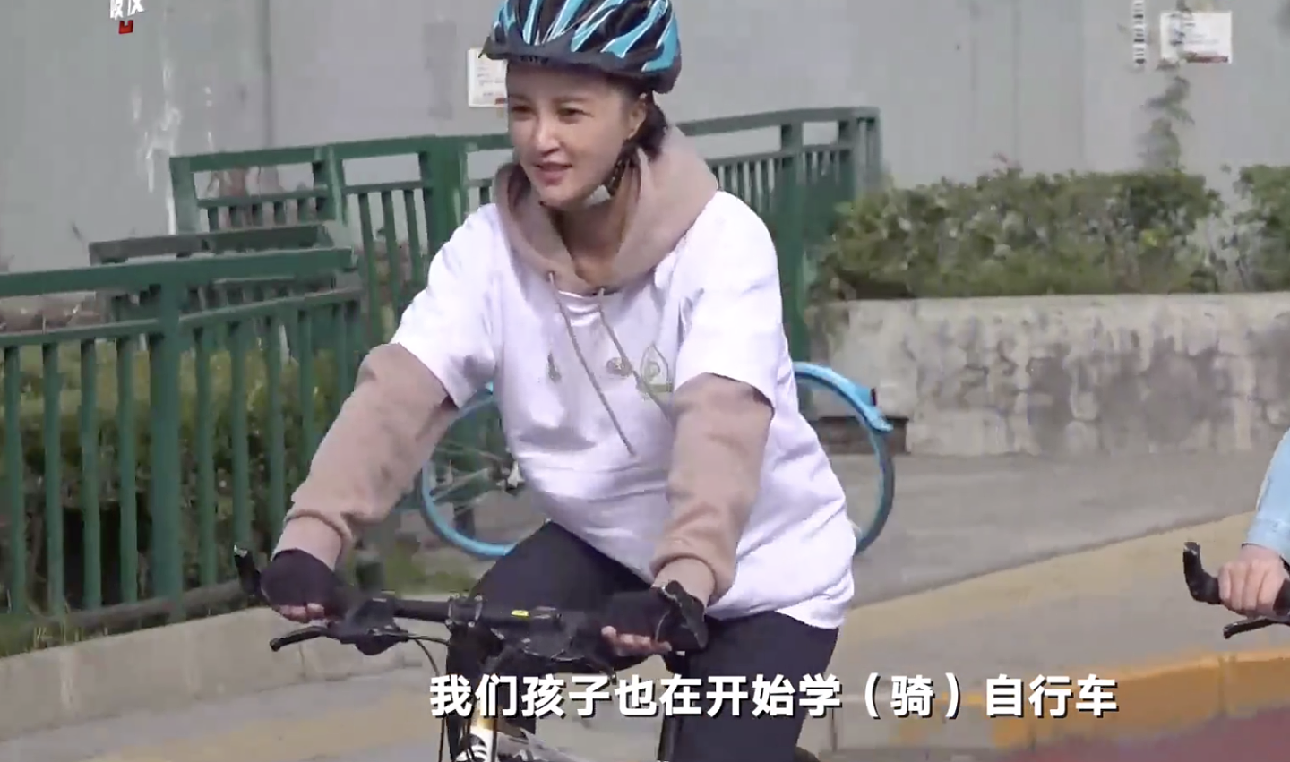 袁弘张歆艺合体参加公益骑行，沿二环骑33公里，提倡低碳绿色生活 - 14
