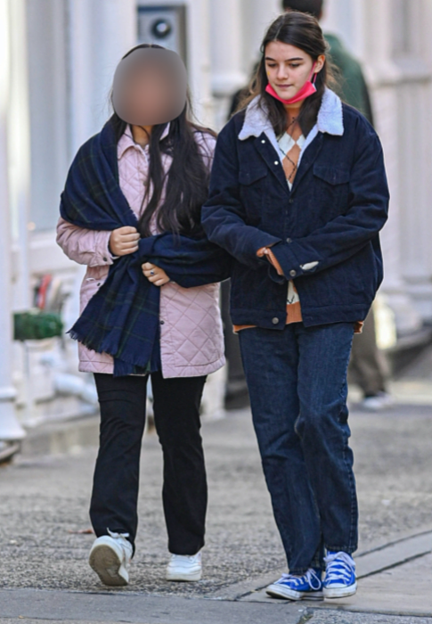 阿汤哥15岁女儿穿帆布鞋打扮素朴，鼻子酷似爸爸，颜值始终在线 - 1