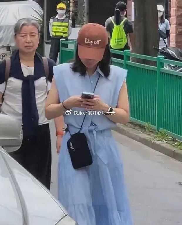 郭晶晶67岁的母亲令人敬佩，近些年衰老明显，她对女儿的帮助很大 - 5