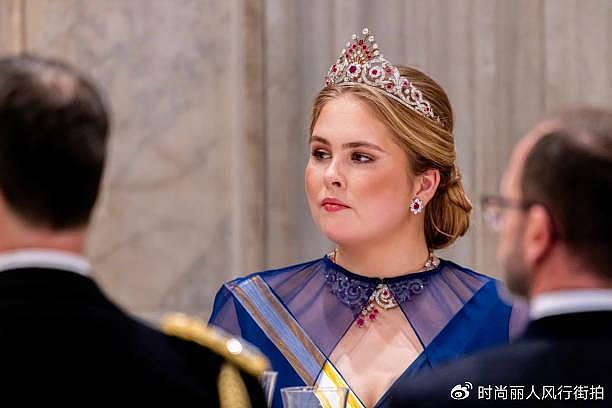 西班牙王后闪耀荷兰国宴！头戴皇冠太美，20岁荷兰大公主身材丰腴 - 6