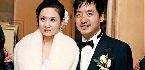 郭晓东庆祝结婚14周年却记错时间，送程莉莎玫瑰甜蜜接吻变暖男 - 12