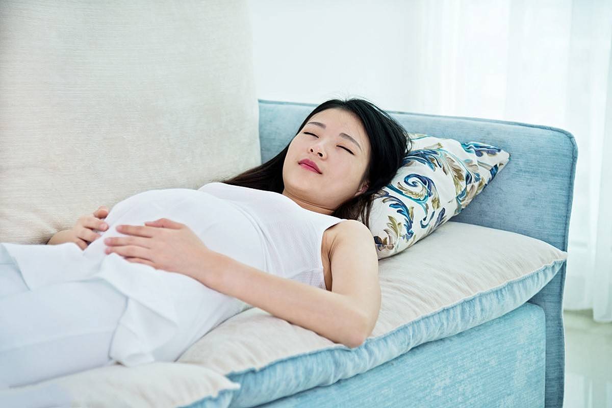 孕期孕妈平躺睡觉时，胎儿难受给你发了“信号”，你发现了没？ - 1