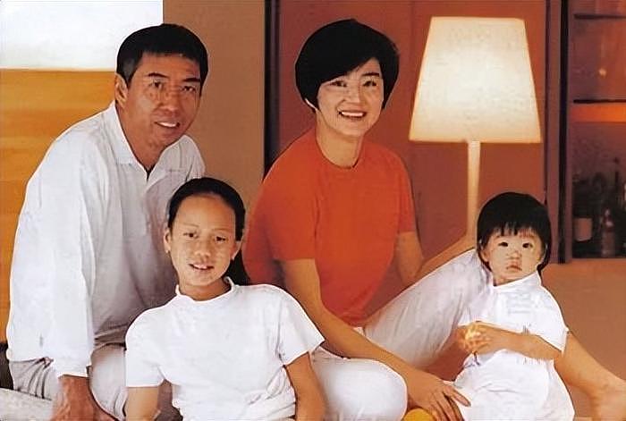 生俩女儿无法继承老公巨额财产，林青霞转头做事业，得终身成就奖 - 15