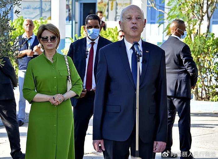 突尼斯总统夫妇访华！第一夫人刚到机场就把人美到，紫裙太惊艳了 - 10