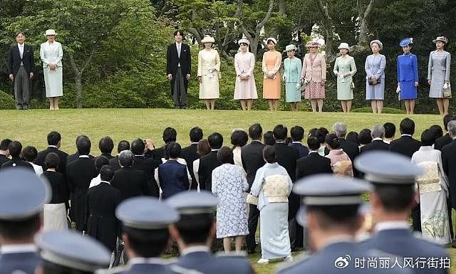 日本皇室出席游园会！雅子皇后蓝套装好美，爱子粉裙不输佳子公主 - 4