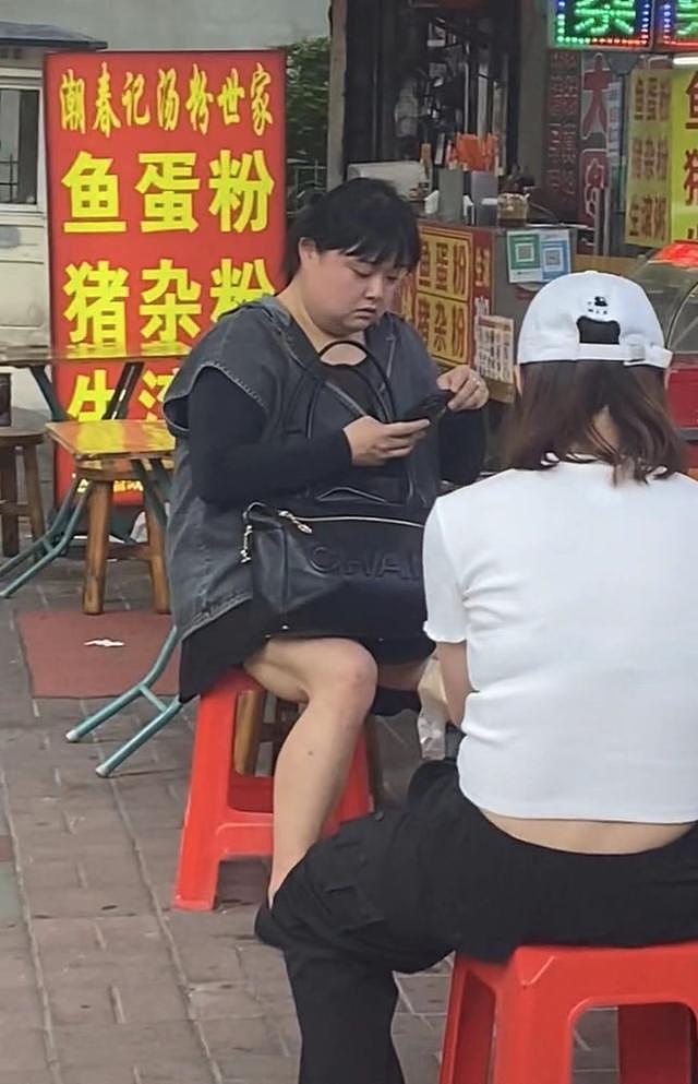前TVB女星陈嘉佳吃路边摊，体重200斤引担忧，38岁未恋爱定居内地 - 7