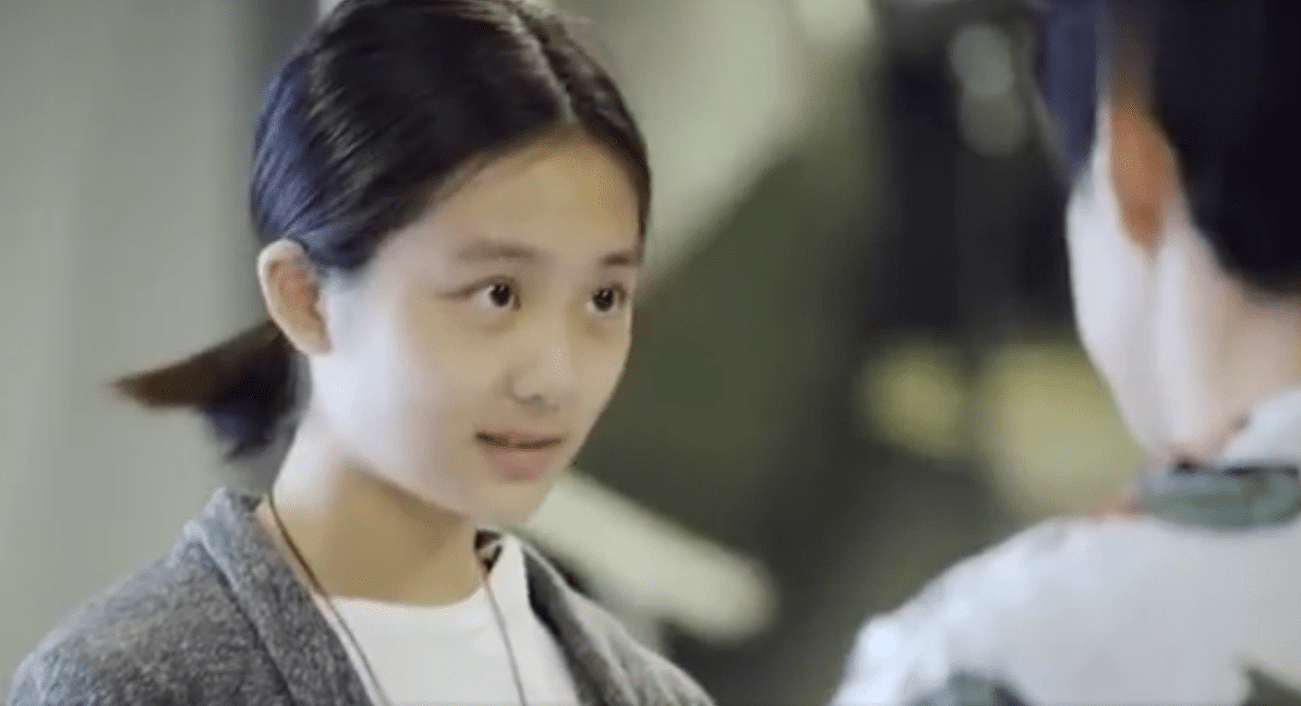 黄磊大女儿自导作品曝光，为竞争主席饰演多角色，口语远超同龄人 - 5