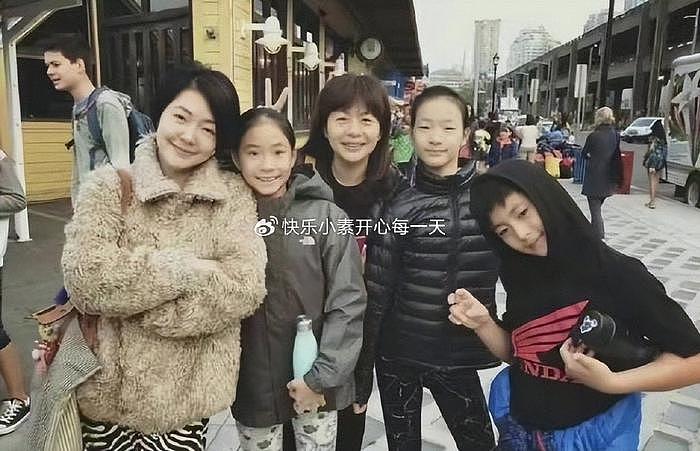 大S的外甥疑似出道，拍帅照做宣传，与小S的女儿经常互动 - 12