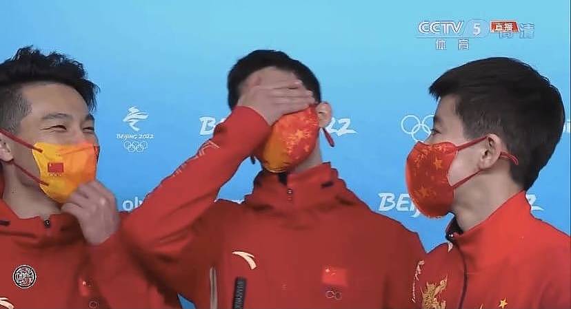 中国队喜夺冬奥首金，武大靖几度哽咽感叹非常解气，首金背后是这四年来从不曾放弃 - 4