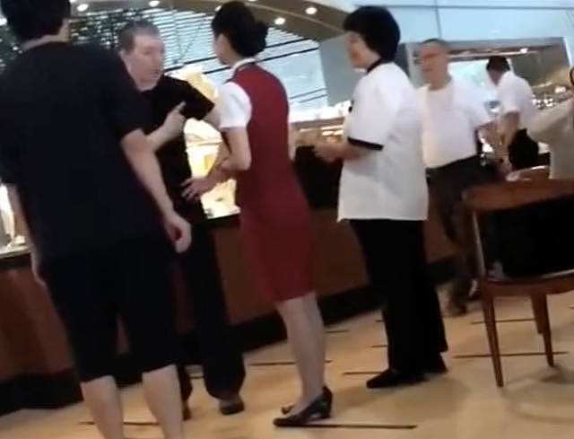 耍大牌？杜江机场疑不配合检疫与工作人员吵架，怒指对方态度恶劣 - 8