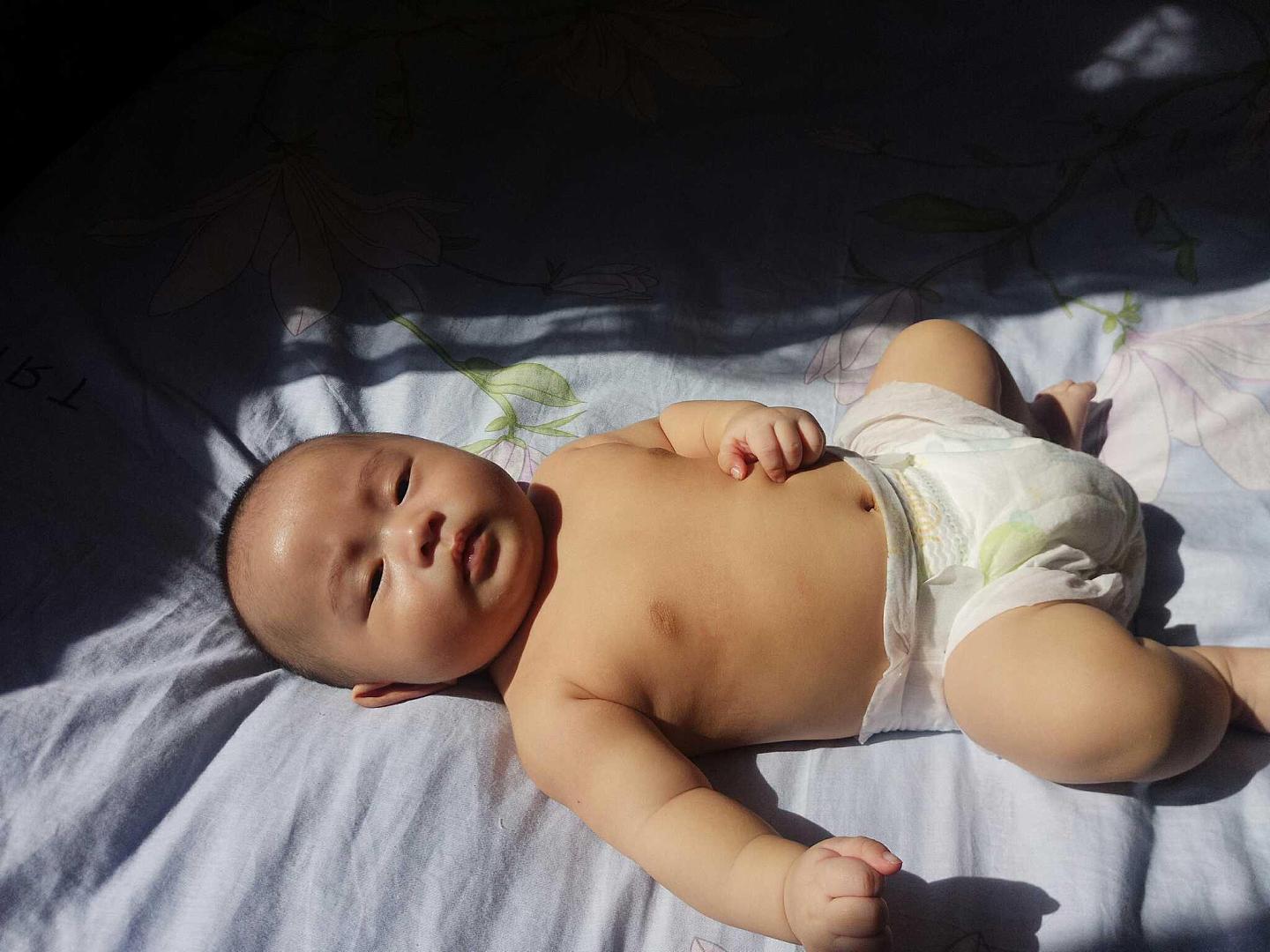 宝宝超过这个月龄，夜奶就得及时断，否则宝宝可能承担这些隐患 - 4