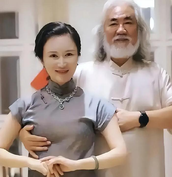 张纪中老婆杜星霖挺孕肚玩滑索道，全长2888米，老头吓出一身冷汗 - 8