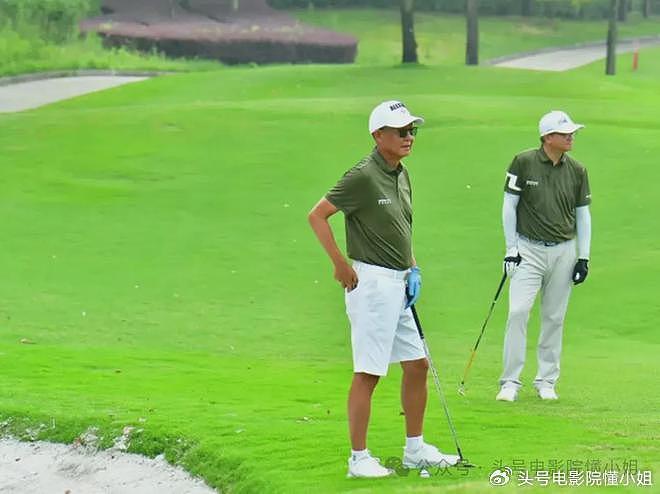 张嘉益王宝强组高端局！王志文带儿子打高尔夫，看懂啥是上流圈层 - 21