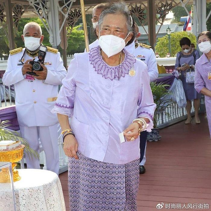 诗琳通公主访华在北京吃饭被偶遇！穿一身紫裙真接地气，太朴素了 - 7