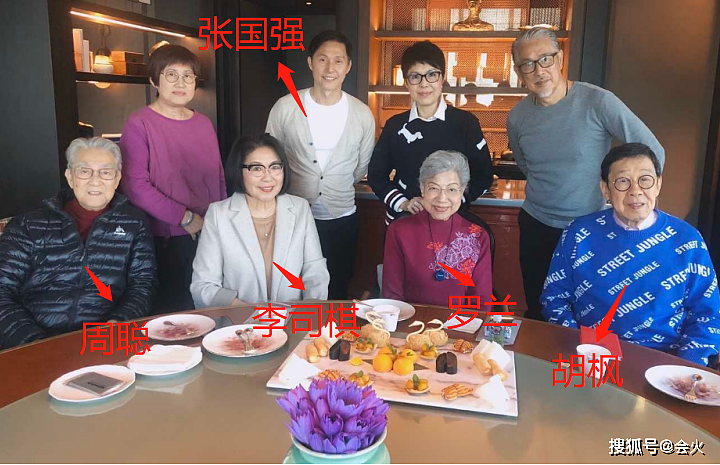 张国强晒TVB老戏骨聚会照！87岁罗兰满头白发，胡枫穿着时尚精神好 - 2