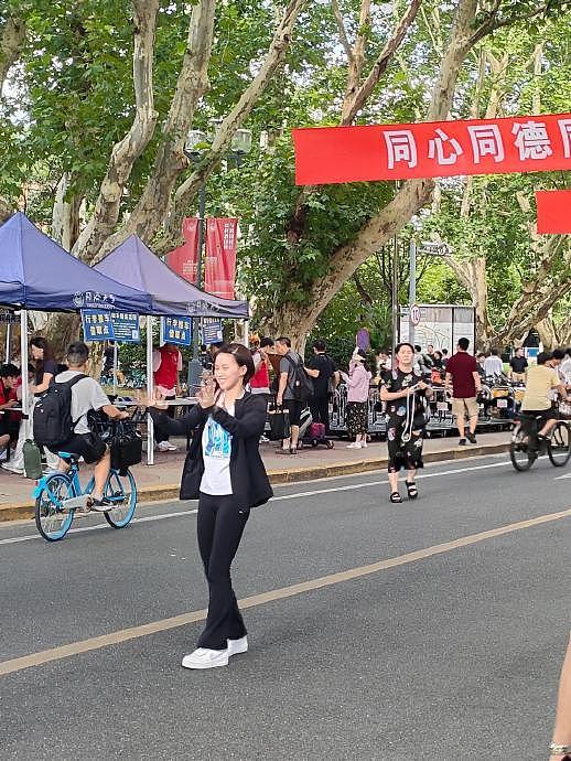 大一新生陈芋汐报到被偶遇中‍♂️ 乐乐，好好享受大学生活吧！ - 11