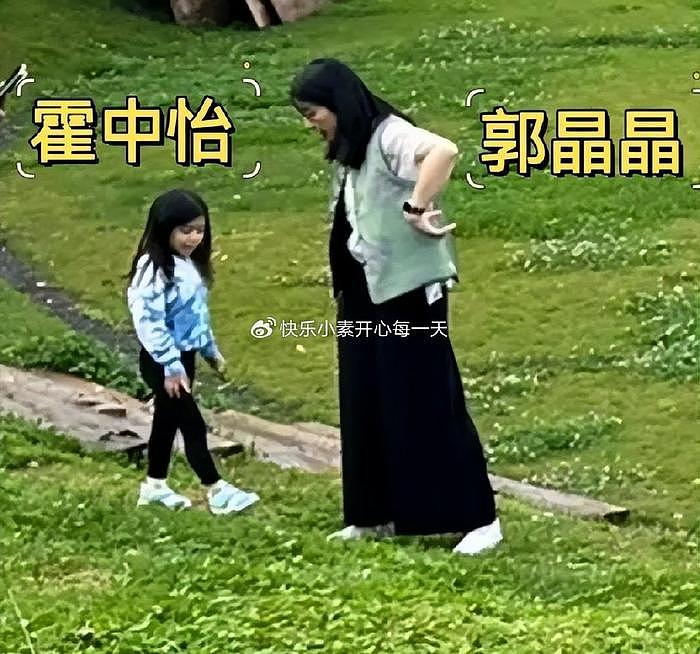 郭晶晶陪“两个妈妈”度假，67岁郭妈妈精气神十足，一家人好幸福 - 4