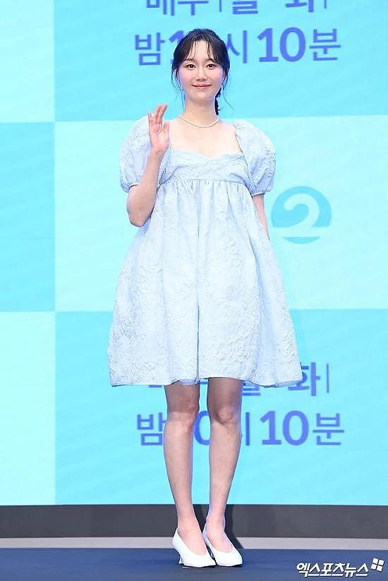 韩国知名女星，同时宣布怀孕和结婚，发布会穿宽松衣服为掩盖怀孕 - 4