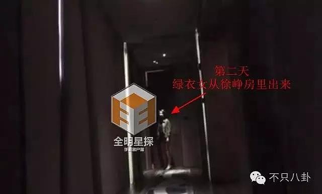 黄渤和女经纪人这个碰胳膊的动作，吓坏大家了...... - 50