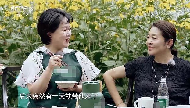 央视主持人刚强秀恩爱，日常与老婆学习上海话，春妮曾结过一次婚 - 7
