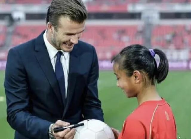 贝克汉姆贺中国女足夺冠，未忘9年前与张琳艳见面，曾送签名足球 - 6