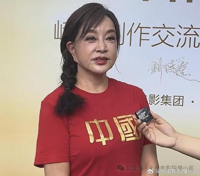 73岁刘晓庆第四次离婚？她爱演少女，名言：中国女人放弃自己太早 - 16