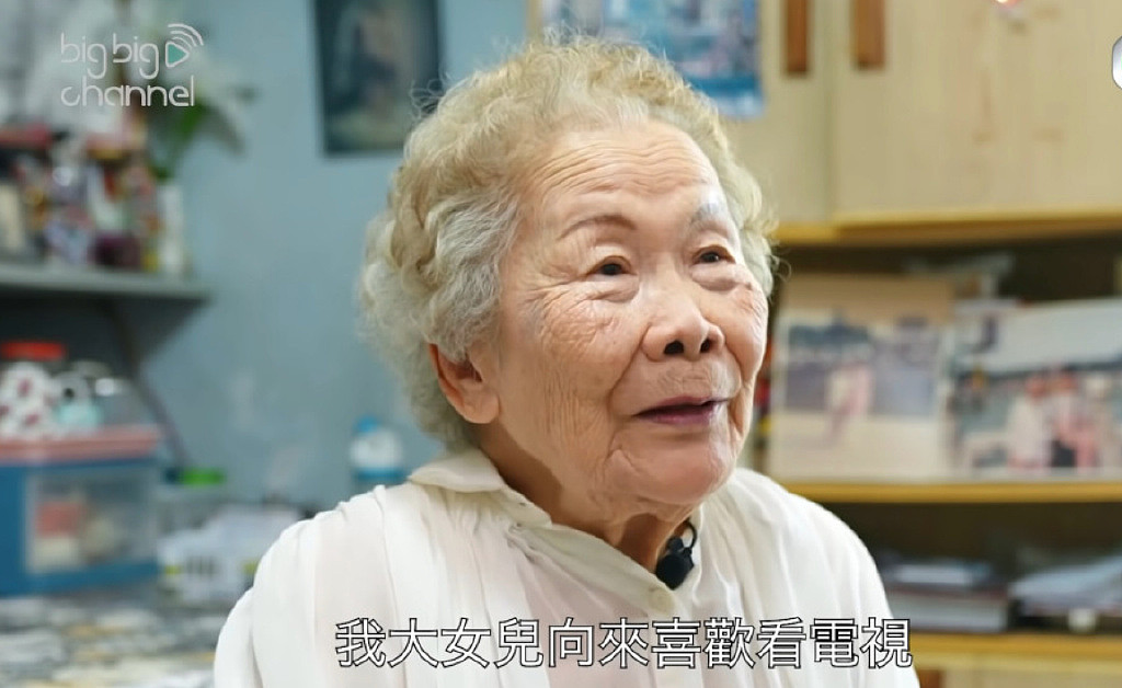 TVB纸皮婆婆照顾患病女儿19年，60岁才做绿叶，为让女儿了解世界 - 4
