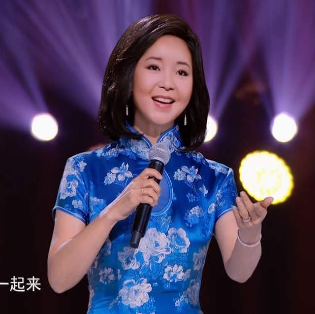 跨年晚会女星造型：杨紫大红裙镇场，杨幂甜美，金晨扮古装惊艳 - 53