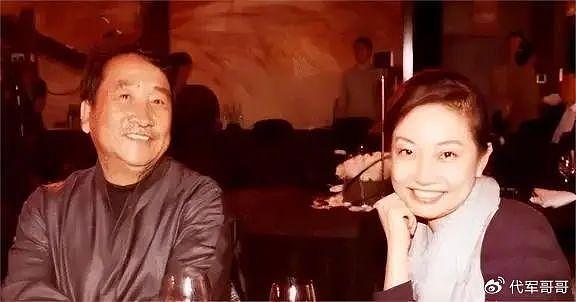 父亲是著名相声演员，却坚决不让她进娱乐圈，如今45岁仍然未婚 - 15