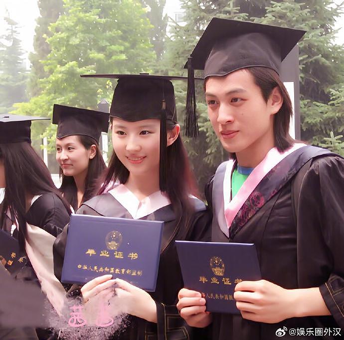 考古刘亦菲北电毕业照 ​​​ 这时候才19岁吧 美的像另一个维度的 - 7