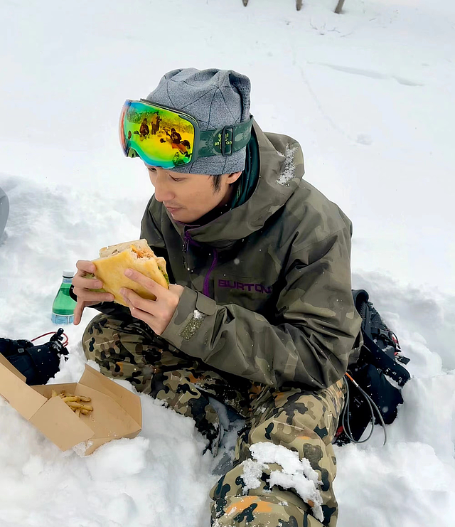谢霆锋王菲疑现身日本过年，与友人滑雪，雪地里拍照力破分手传闻 - 2