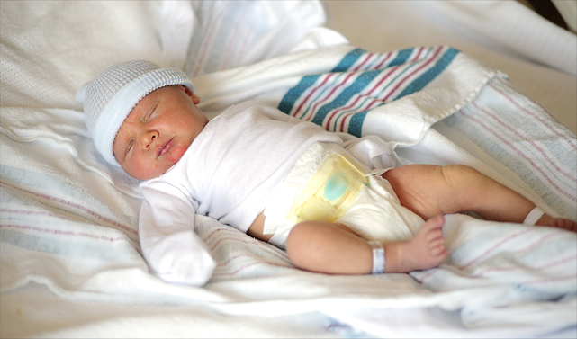 宝宝出生后24小时很关键，这5件事务必做到位，否则影响孩子健康 - 1