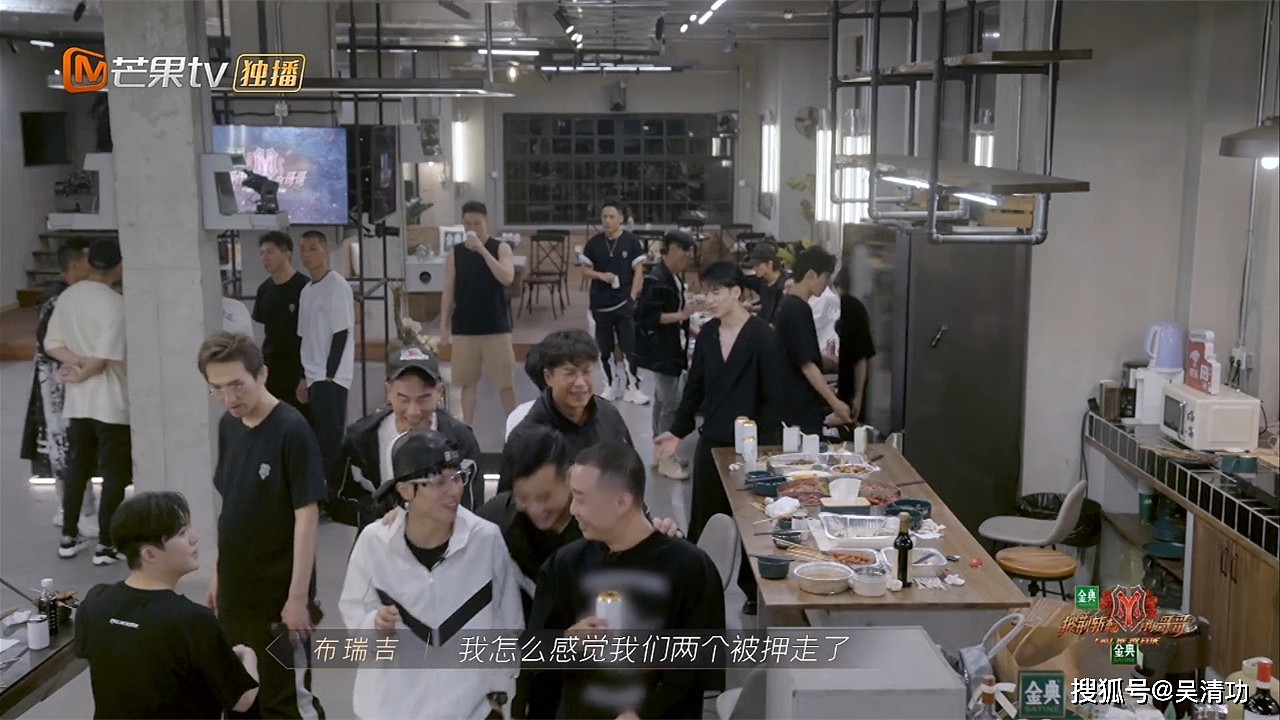 吴镇宇和姜潮组队太像拍《无间道》，堪比陈小春在《披哥》的表现 - 7