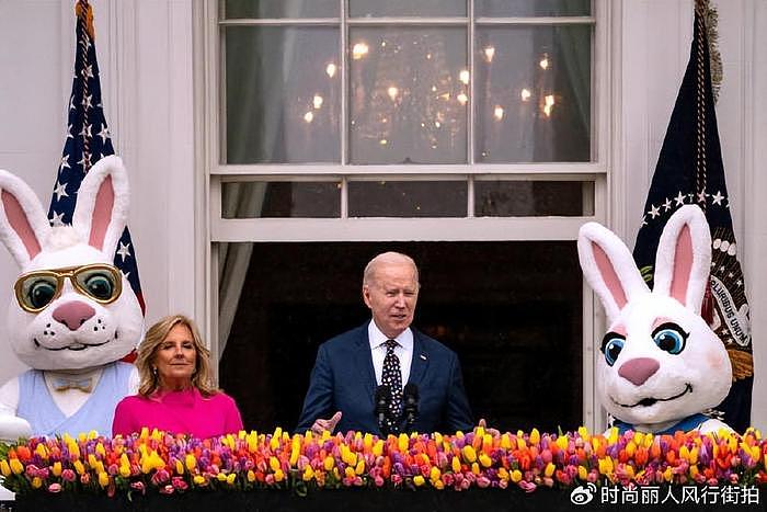 拜登夫妇在白宫庆祝复活节好欢乐！充满童趣，夫人穿粉色大衣惊艳 - 2