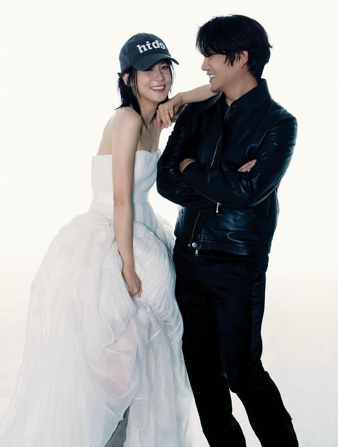 韩国知名演员夫妻，享受约会时被大屏幕拍到，成为韩网热门话题 - 5