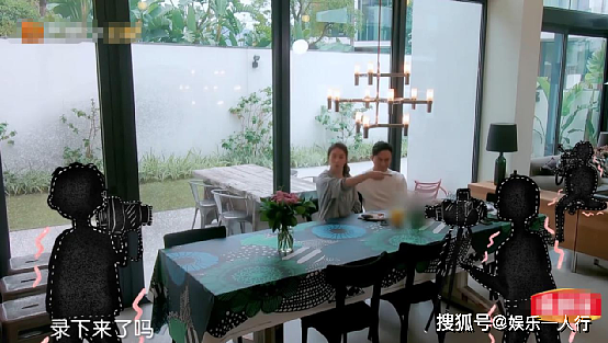 著名影星袁咏仪的豪宅装修，餐厅设计很浪漫，平时生活品质很高 - 1